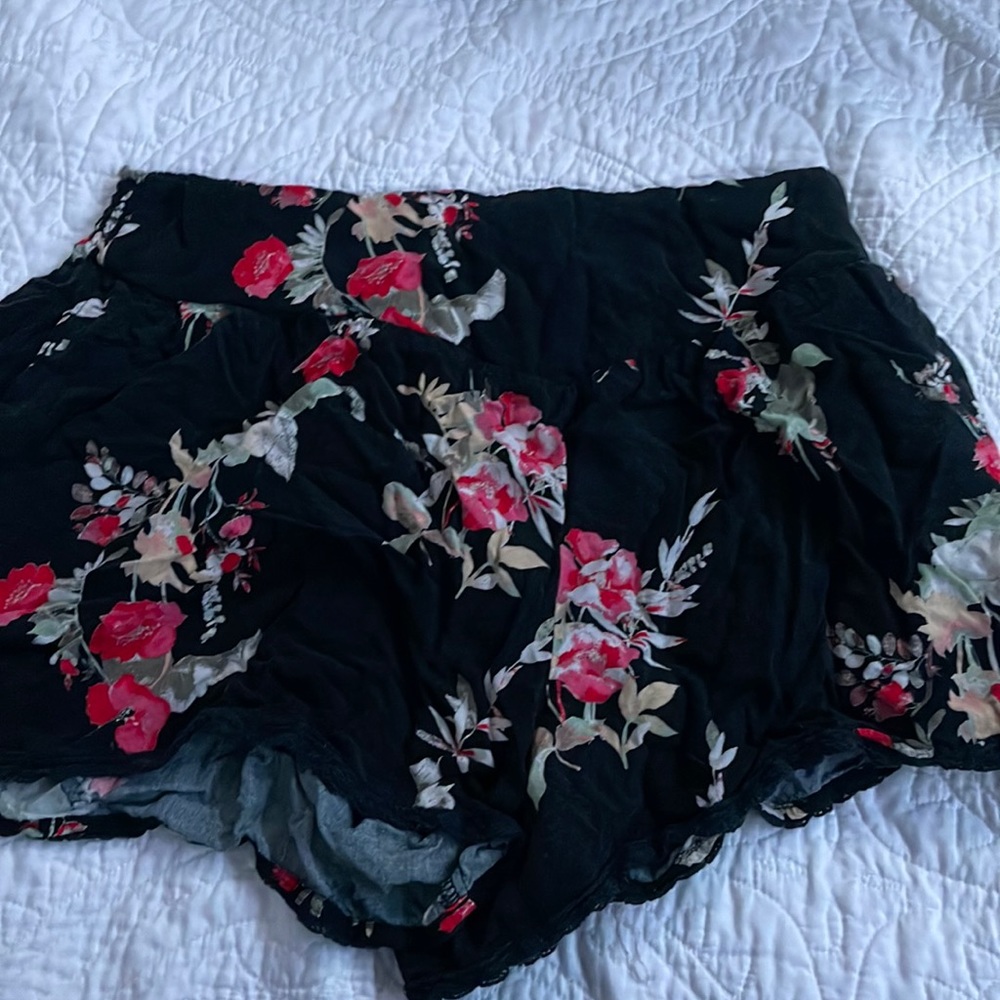 flower shorts, barely worn, not my style, very comfortable!!